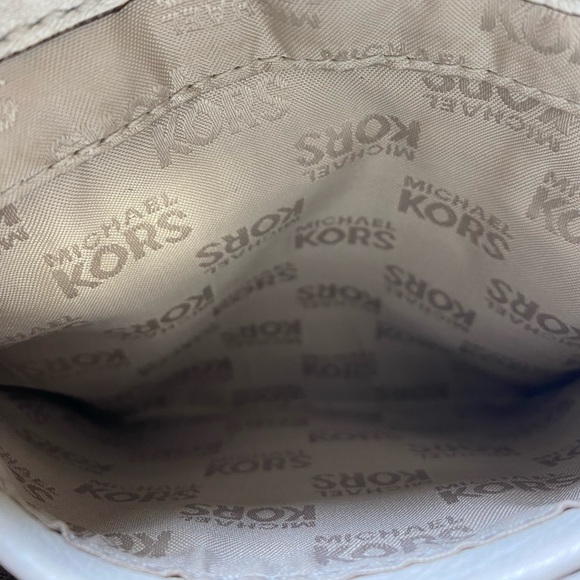 Michael Kors Crossbody Bag in cream - Picture 7 of 8
